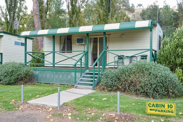 Deluxe Queen Cabins 3.5*
