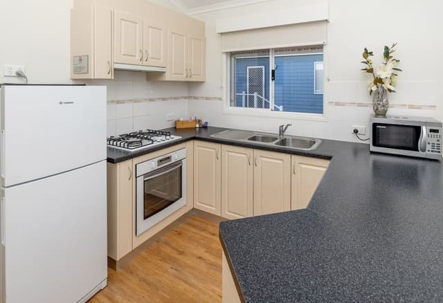 2 Bedroom Holiday Home