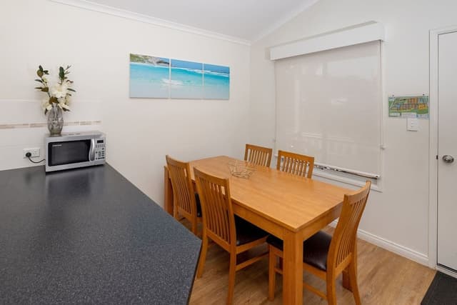 2 Bedroom Holiday Home
