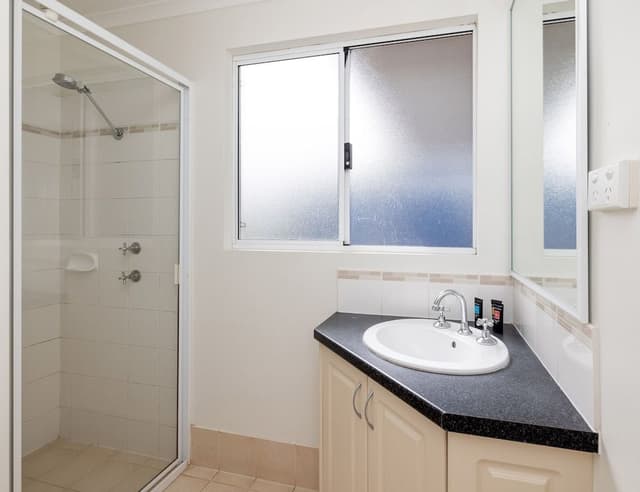 2 Bedroom Holiday Home