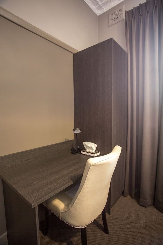 Comfort Room, 1 Queen Bed, Shared Bathroom