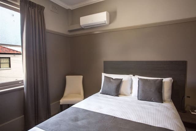 Classic Room, 1 Queen Bed, Shared Bathroom