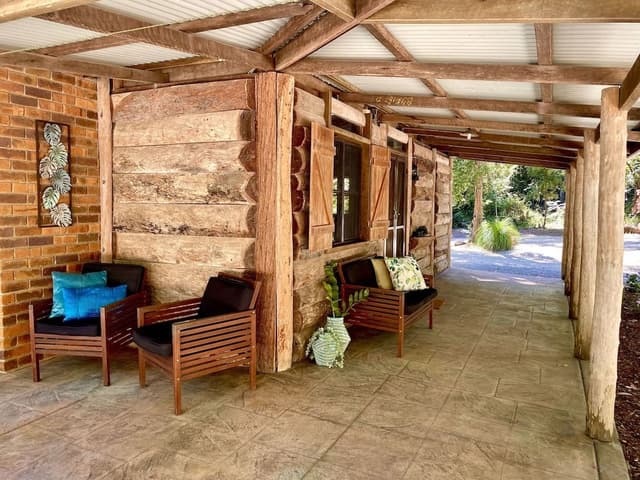 Banksia Family Cabin