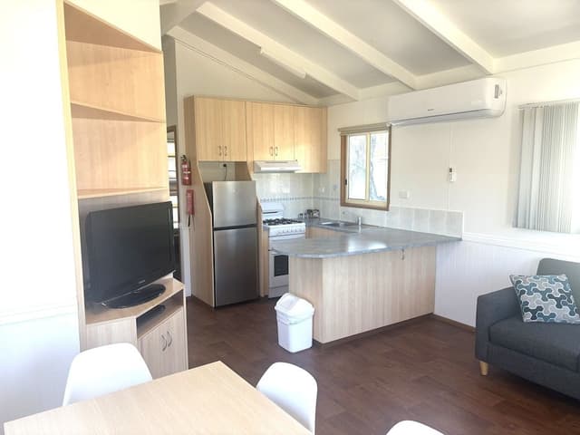 Deluxe Poolside 2 Bedroom Cabin