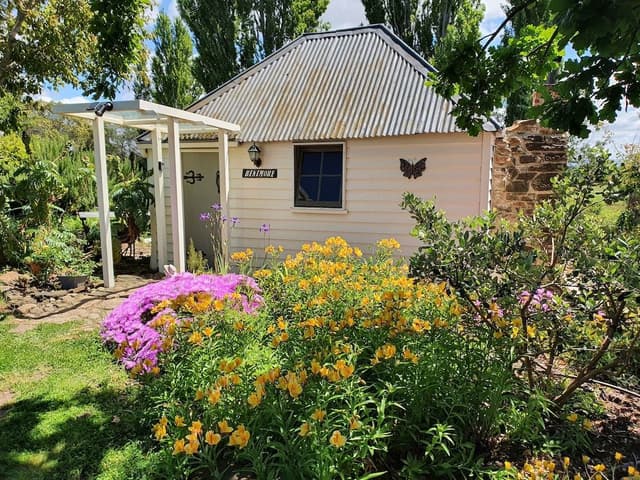 Romantic Cottage, 1 Queen Bed, Garden View