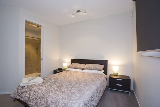 Deluxe Apartment (Number 4 - 1 Queen and 1 Tri-bunk)
