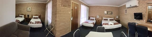 Family Room (5 People) - 1 Queen and 3 Single Beds