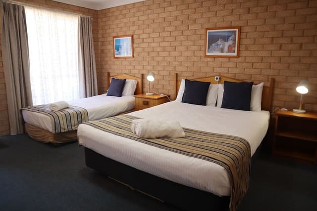 Accessible Twin Room (1 Queen and 1 Single Bed)