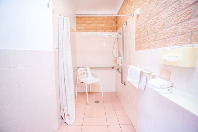Accessible Twin Room (1 Queen and 1 Single Bed)