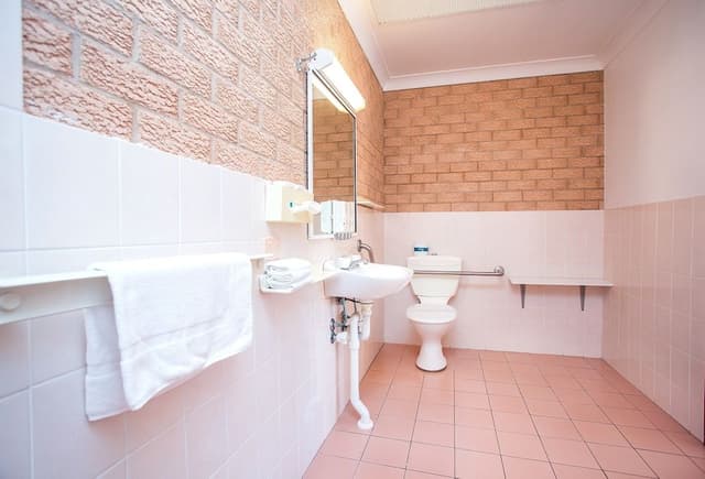 Accessible Twin Room (1 Queen and 1 Single Bed)