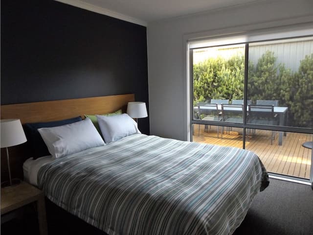 Coorong Waterfront Retreat