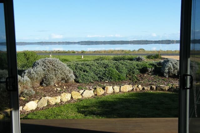 Coorong Waterfront Retreat