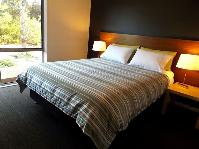 Coorong Waterfront Retreat