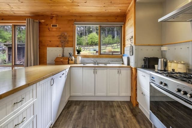 Signature House, 4 Bedrooms, Fireplace, Mountain View
