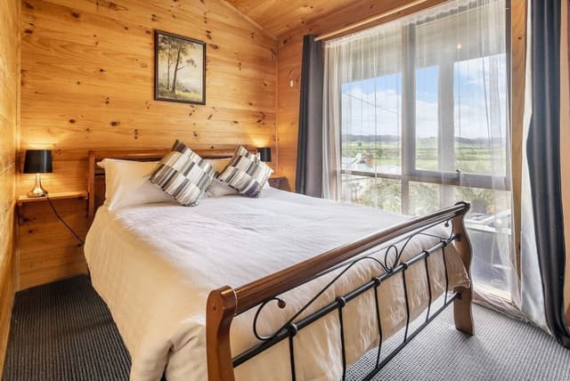 Signature House, 4 Bedrooms, Fireplace, Mountain View