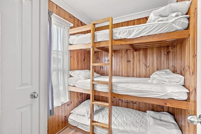 Villa, 2 Bedrooms (Sleeps 5; 1 Queen and 1 Tri-bunk)