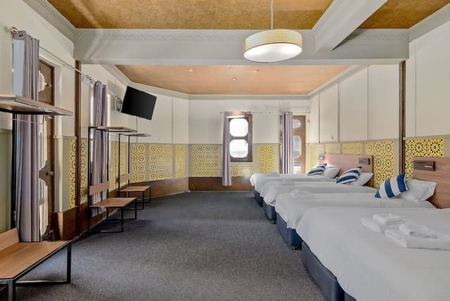 Family Room, Multiple Beds