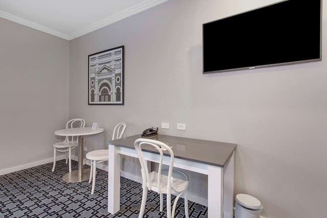 Standard Studio Suite, 1 King Bed, Non Smoking