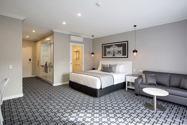Standard Studio Suite, 1 King Bed, Non Smoking