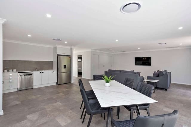 Apartment, 3 Bedrooms (located at 31 The Ringers Road)