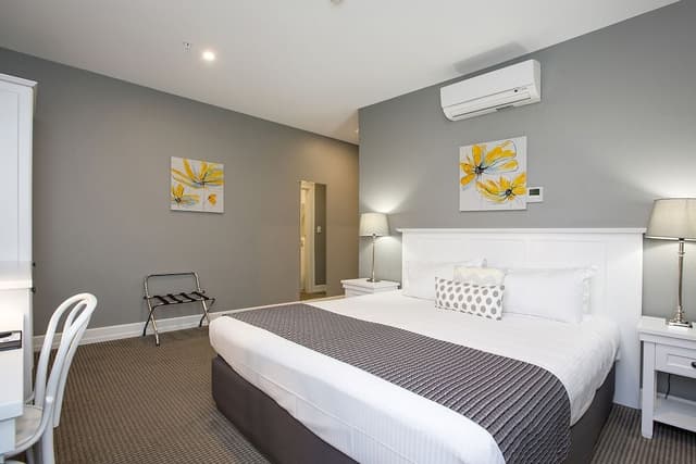 Standard Room, 1 King Bed, Non Smoking