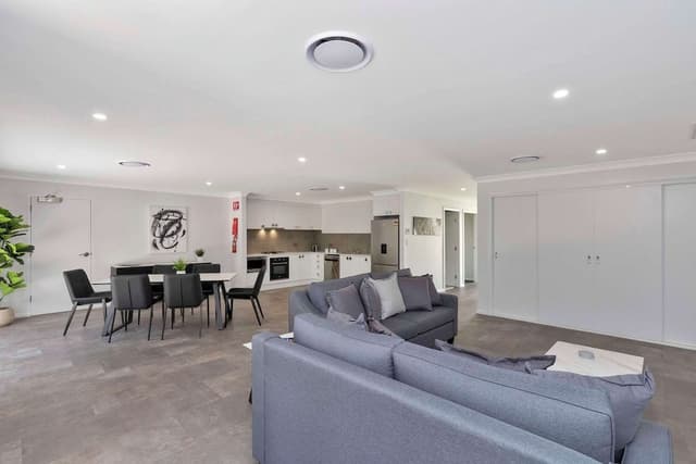 Apartment, 2 Bedrooms (located at 31 The Ringers Road)