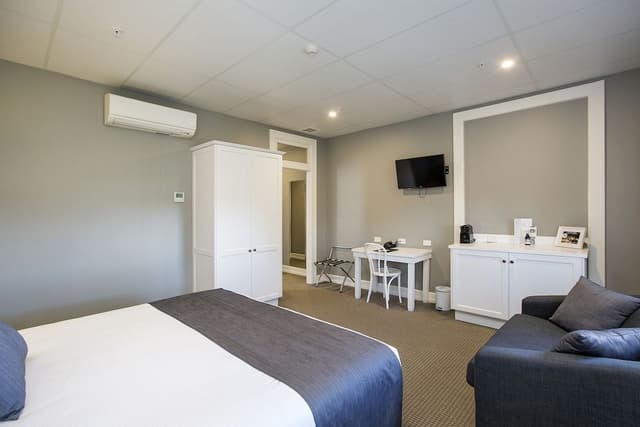 Standard Room, 1 King Bed, Non Smoking