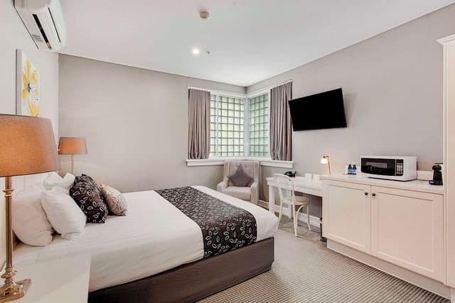 Standard Room, 1 King Bed, Non Smoking