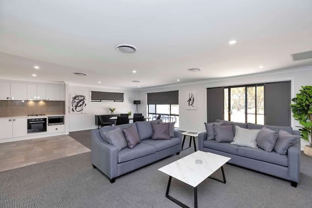 Apartment, 3 Bedrooms (located at 31 The Ringers Road)