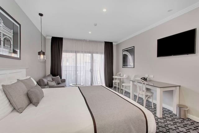 Standard Studio Suite, 1 King Bed, Non Smoking