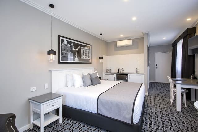 Standard Studio Suite, 1 King Bed, Non Smoking