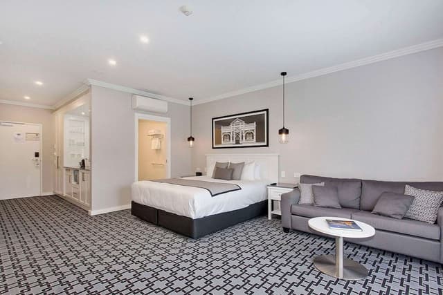 Apartment, 3 Bedrooms (located at 31 The Ringers Road)