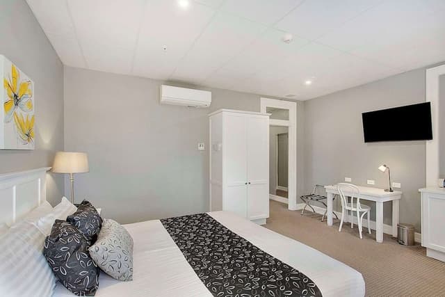 Standard Room, 1 King Bed, Non Smoking