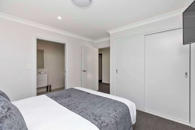 Apartment, 3 Bedrooms (located at 31 The Ringers Road)