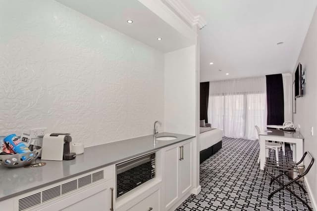 Standard Studio Suite, 1 King Bed, Non Smoking