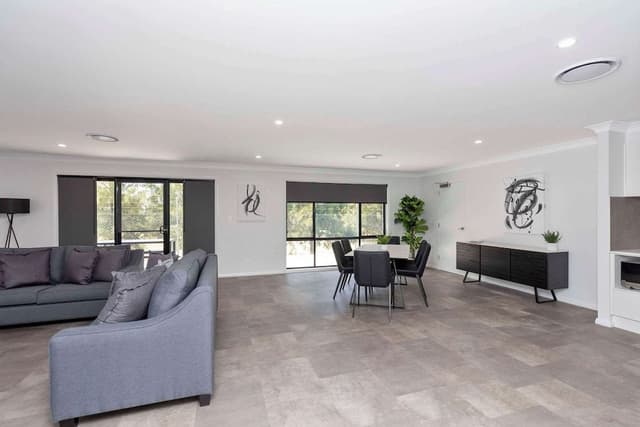 Apartment, 2 Bedrooms (located at 31 The Ringers Road)