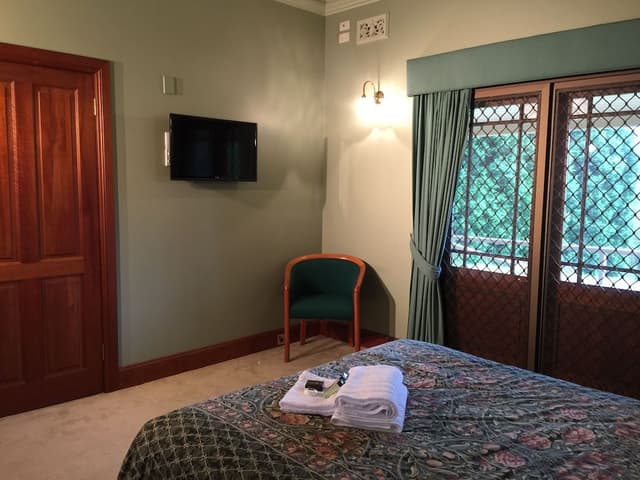 Deluxe Queen Room with Pool View