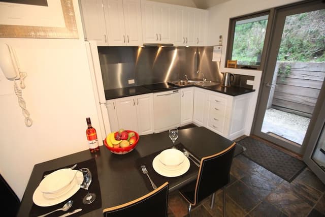 Standard Suite, 1 Bedroom, Non Smoking, Kitchen (Cottage One)