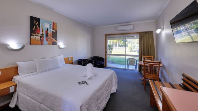 Deluxe Queen Room