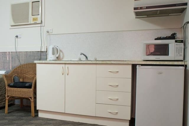 Basic Studio, Kitchenette