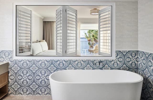 Deluxe Room, 1 King Bed (Water View)