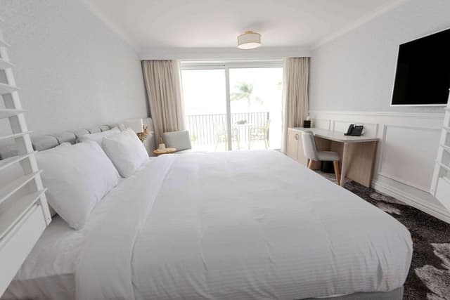 Deluxe Room, 1 King Bed (Water View)