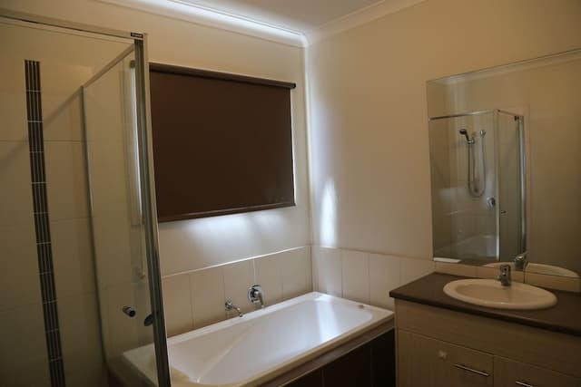 Standard Queen Room with Shared Bathroom
