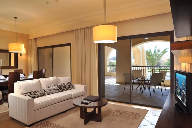 Two-Bedroom Suite, Queen or Twin Bed– Garden view-