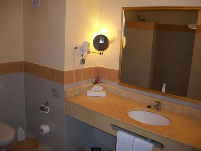 Two-Bedroom Suite, Queen or Twin Bed– Garden view-