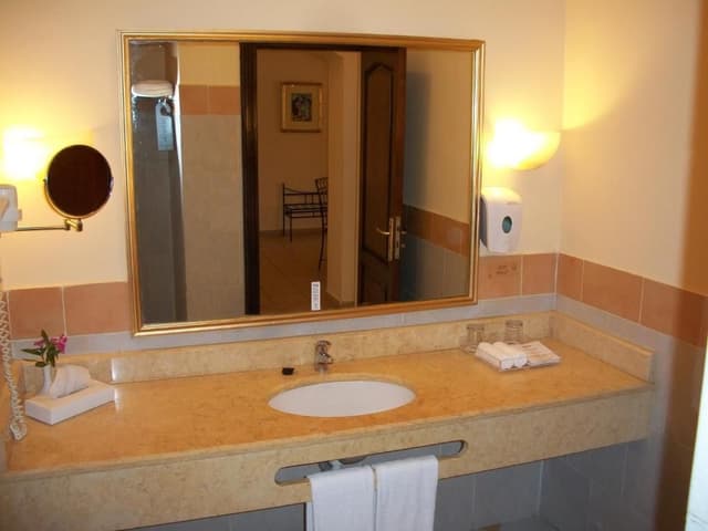 Two-Bedroom Suite, Queen or Twin Bed– Garden view-