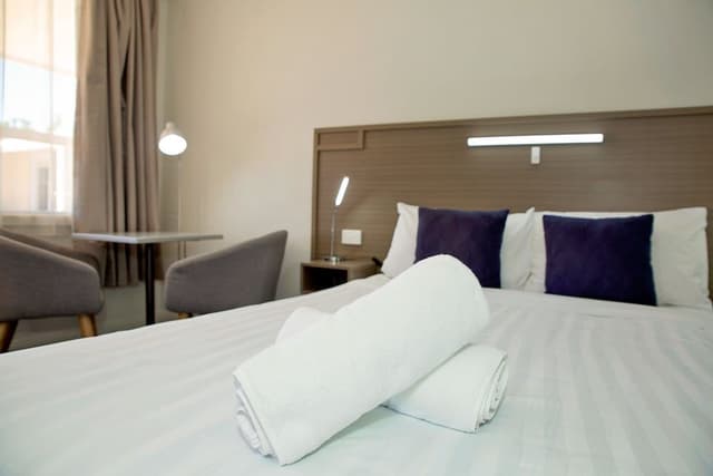 Double Room, 1 Queen Bed