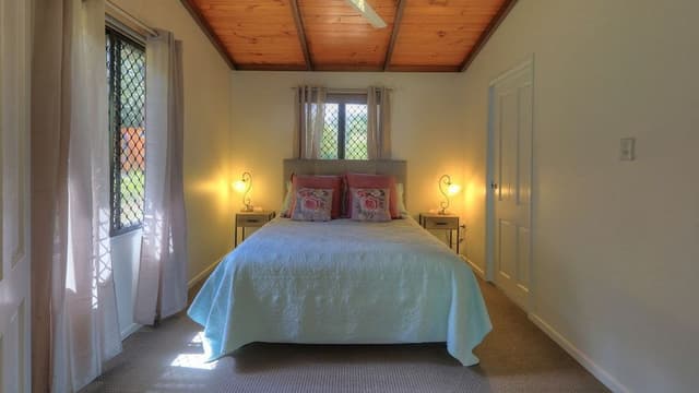 Deluxe Queen Suite
