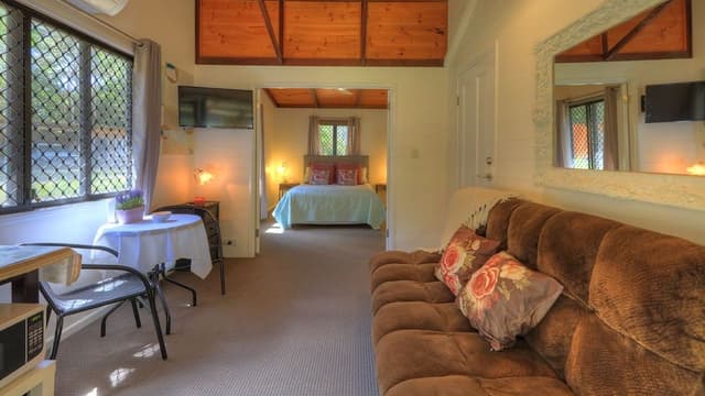 Deluxe Queen Suite