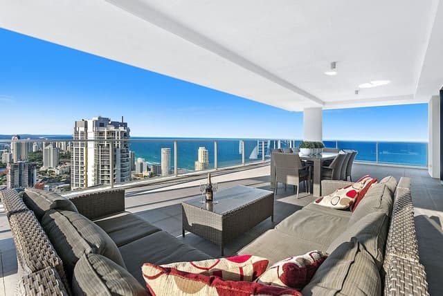 City Apartment, 3 Bedrooms, 2 Bathrooms, City View